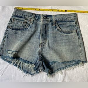LEVI’S • Jean Shorts • Cut-off • 501 • EUC • 26